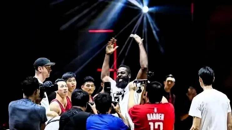 爱游戏下载-关于哈登重返赛场，比赛规则变更首场状态出色，雄鹿观众沸腾！引发球迷热议的信息