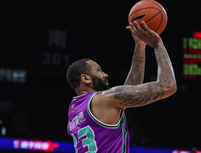 爱游戏-里昂迎NBA总决赛关键赛；加时末段外线爆发；目标明确；临场指挥获称赞(nba总决赛3比0翻盘的球队)